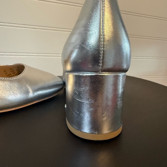 Stuart Weitzman low silver pumps 9.5 - Picture 3 of 7